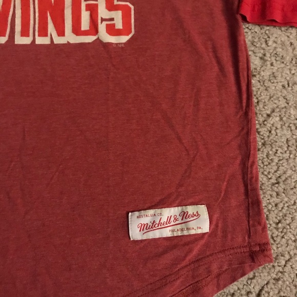 Detroit Red Wings, red raglan 3/4 sleeve tee, Sz L - Picture 3 of 4